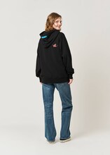 「ジョジョ」×グラニフの新作アイテム21種、徐倫＆承太郎の親子ニットなど