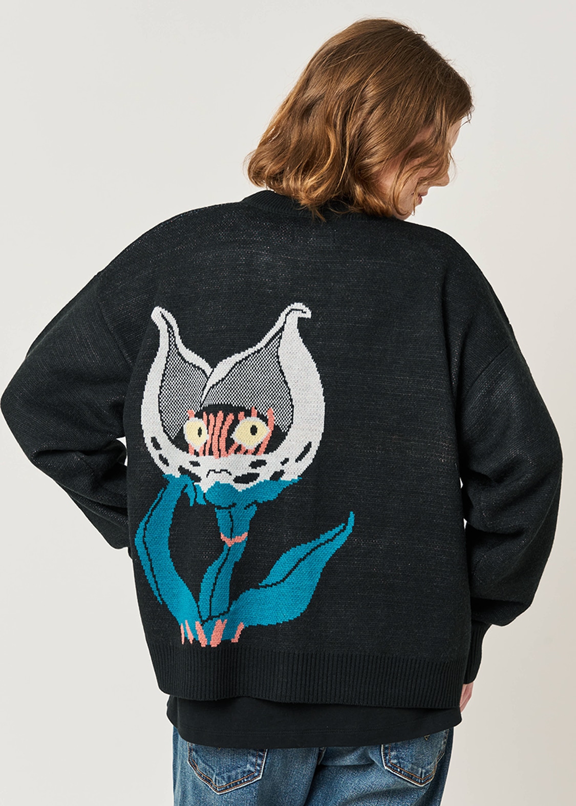 「猫草｜ウォッシャブルジャカードニットカーディガン」 (c)LUCKY LAND COMMUNICATIONS／集英社・ジョジョの奇妙な冒険DU製作委員会