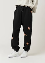 「ジョジョ」×グラニフの新作アイテム21種、徐倫＆承太郎の親子ニットなど