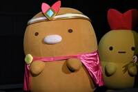 会場のすみっこから登場するとんかつとえびふらいのしっぽ