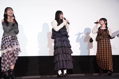 ライブ1カ月前にアルペジオを弾くことがわかったときのリアクションを再現する青木陽菜