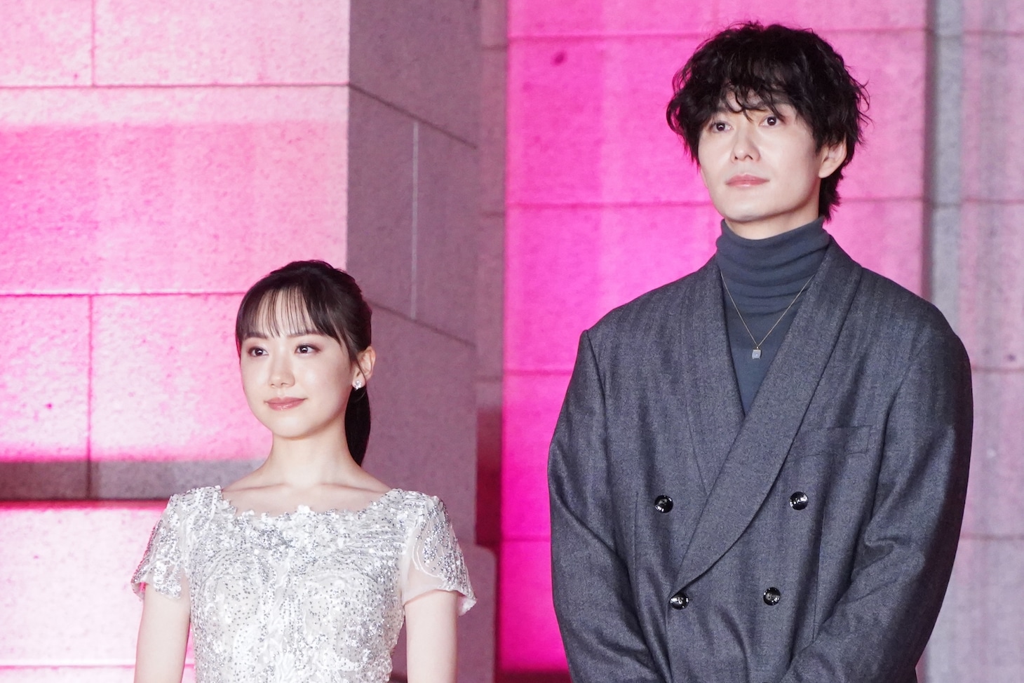 左から芦田愛菜、岡田将生