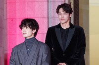 左から岡田将生、宮野真守