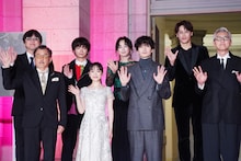 上段左から細田守監督、染谷将太、斉藤由貴、宮野真守、下段左から吉田鋼太郎、芦田愛菜、岡田将生、松重豊