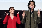アニメ映画「トリツカレ男」公開初日舞台挨拶の様子。左からペチカ役の上白石萌歌、ジュゼッペ役の佐野晶哉（Aぇ! group）