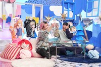 「サクサクヒムヒム ☆推しの降る夜☆」場面写真。左から佐久間大介、日村勇紀