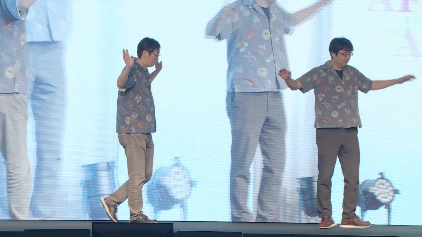 原作シナリオの魁（左）、中島直人プロデューサー（右）