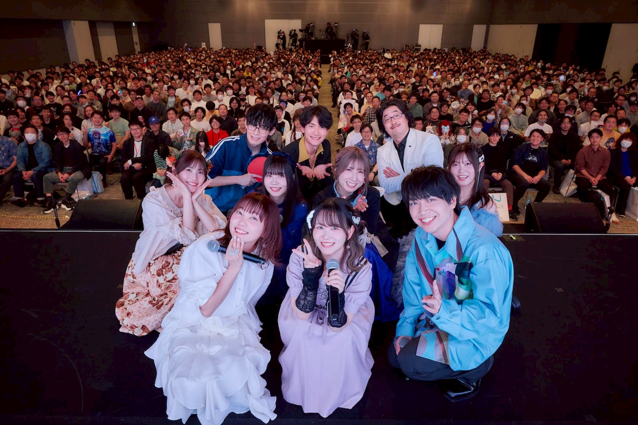 「TVアニメ『Summer Pockets』AFTER PARTY」昼公演の集合写真。上段左から浜田洋平、熊谷健太郎、白石稔、中段左から岩井映美里、稗田寧々、高森奈津美、鈴木このみ、下段左から小原好美、田中あいみ、千葉翔也