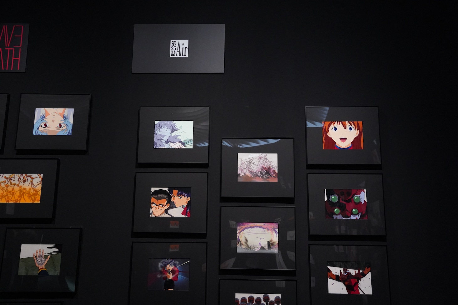 「30周年記念展『ALL OF EVANGELION』」の展示。