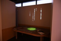 「TVアニメ『光が死んだ夏』展」より