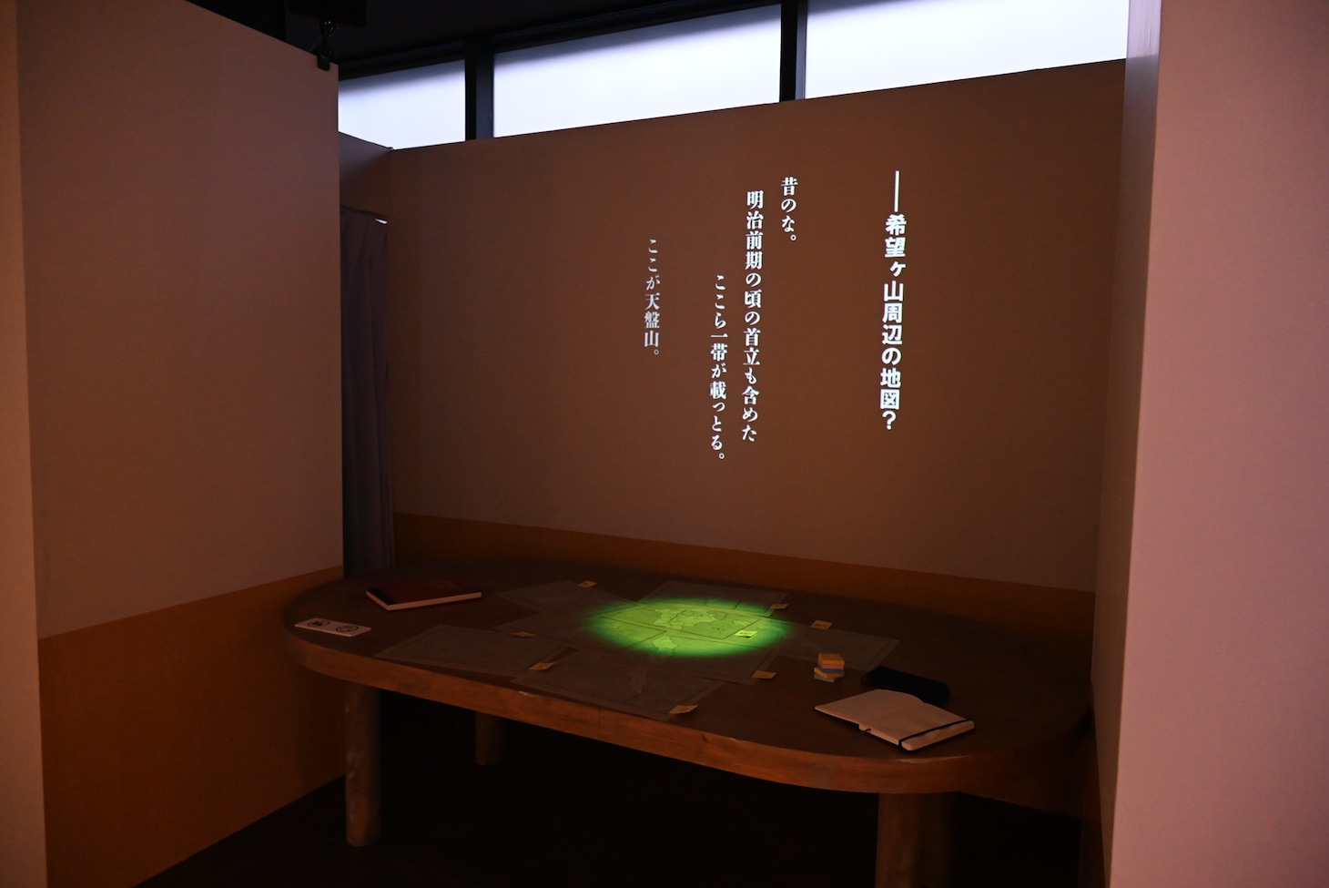 「TVアニメ『光が死んだ夏』展」より