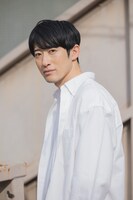 ハナコ役の青地洋