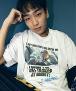 「劇場版『チェンソーマン レゼ篇』プリント クルーネックTシャツ」の「チェンソーマン」白の着用イメージ