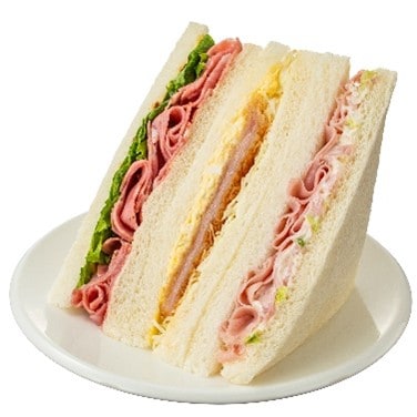 「ハム&ソフトサラミサンド」。494kcal