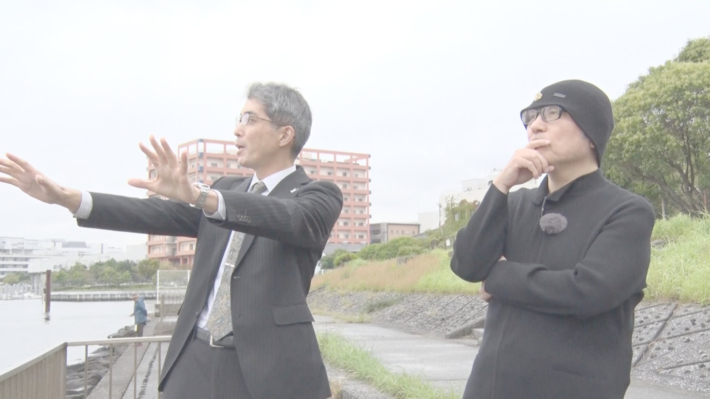 青山剛昌が出演した「歩道・車道バラエティ 道との遭遇」より