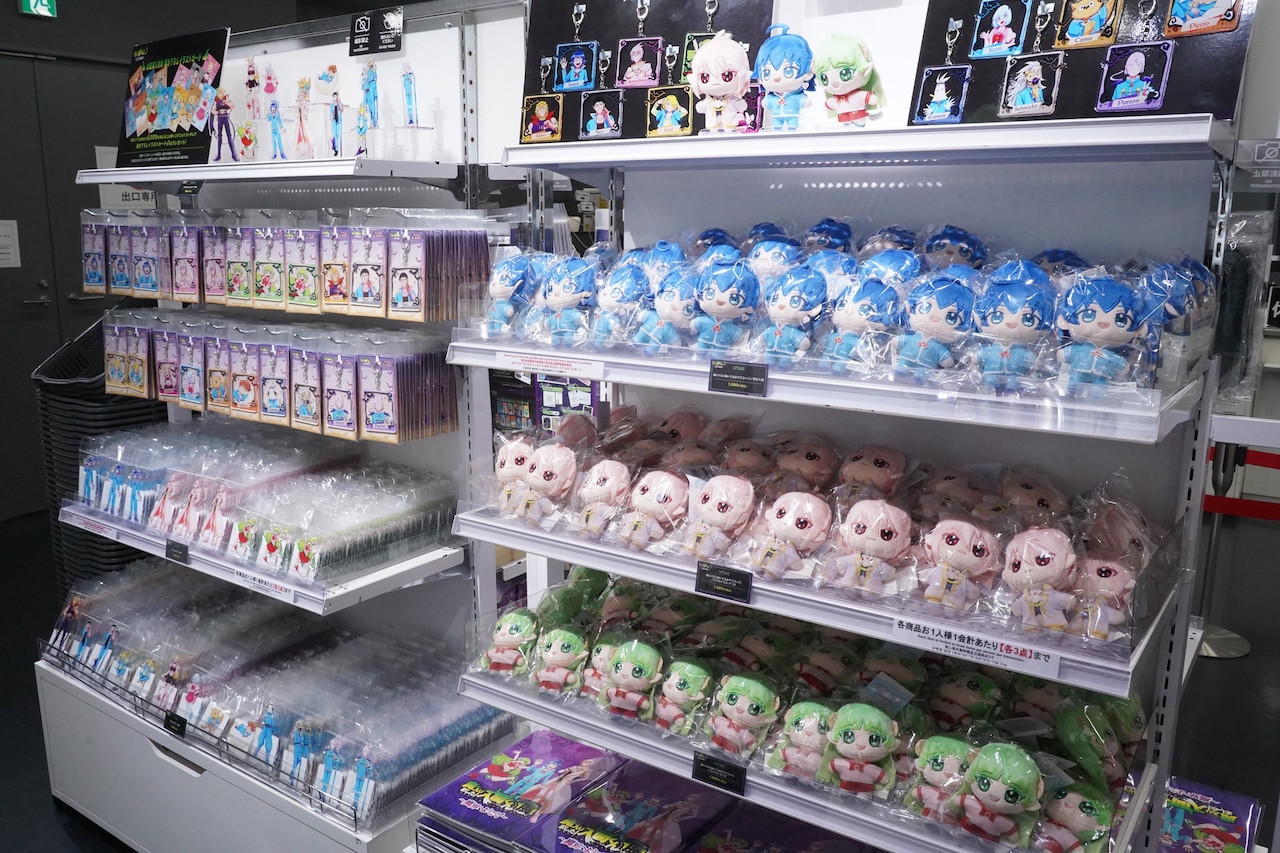 魔入りました！入間くん展～魔界へようこそ！～」の物販コーナーの一部