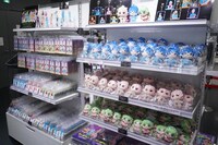 「魔入りました！入間くん」原作初の展覧会オープン！生原稿を多数展示、作中の再現も