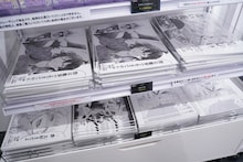 「魔入りました！入間くん」原作初の展覧会オープン！生原稿を多数展示、作中の再現も