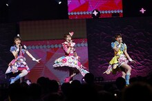 「SUPER CUTIE SUPER GIRL」。左から青葉りんか役の厚木那奈美、キラッCHU役の山下七海、萌黄えも役の久保田未夢