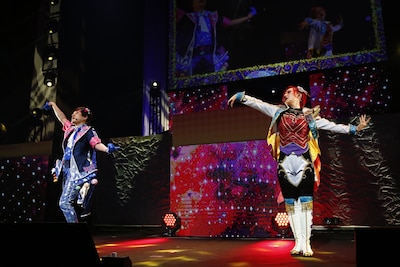 「The Secret Garden」。左から七浦すばる役の小林竜之、皇あまね役の庄司宇芽香