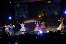 「ハートフル♡ドリーム」。左から幸多みちる役の山田唯菜、星川みつき役の平塚紗依、夢川ゆい役の伊達朱里紗、青空ひまり役の藤寺美徳、虹色にの役の大地葉、鈴風つむぎ役の久保ユリカ