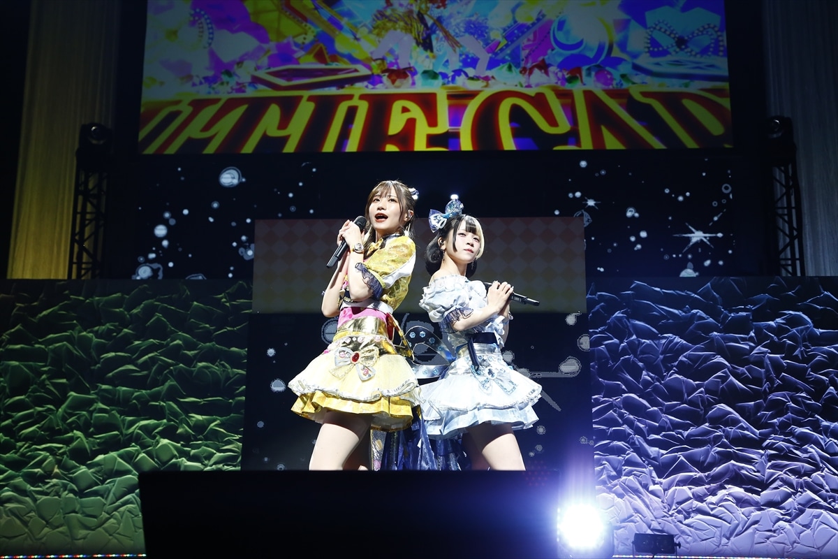 「ときめきグラビティ」。左から五十嵐じゅりあ役の土屋李央、六堂える役の川口莉奈