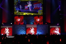 「ぱぴぷぺ☆POLICE！」。左から八王子ビビ役の寺澤百花、真中らぁら役の茜屋日海夏、青空ひまり役の藤寺美徳