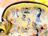 「スキップとローファー展」バンドル付入場券に付属するポーチ。内側には「スキップとローファー」のシーンをプリント