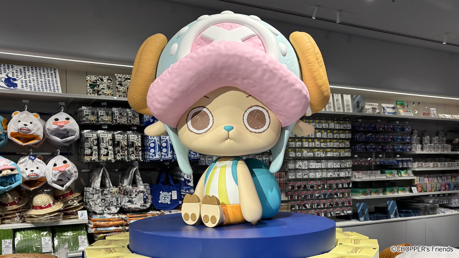 ONE PIECE BASE SHOPに設置される等身大のCHOPPER's立像
