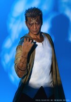 星智也扮する傷の男（スカー）