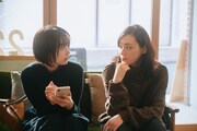 ドラマ「おとなになっても」より。左から山本美月演じる大久保綾乃、栗山千明演じる平山朱里