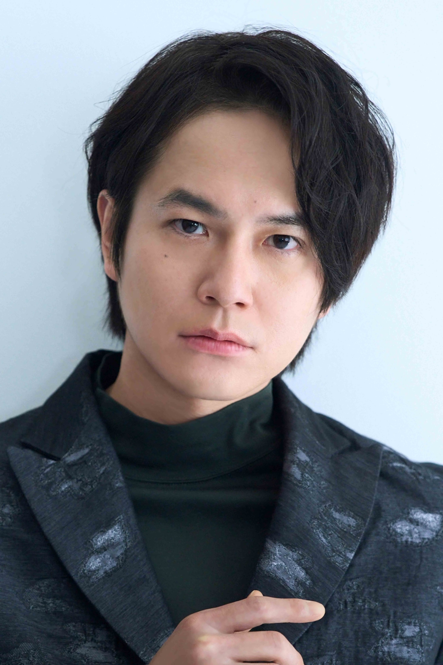 「ミュージカル『憂国のモリアーティ』緋色の研究 Reprise」でシャーロック・ホームズ役を演じる平野良