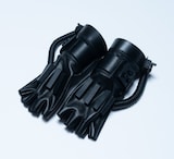 「SAKAMOTO DAYS」第1回ベストバウト投票のハガキ投票Bコースで当たるシンのグローブ (c)鈴木祐斗／集英社