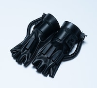 「SAKAMOTO DAYS」第1回ベストバウト投票のハガキ投票Bコースで当たるシンのグローブ (c)鈴木祐斗／集英社