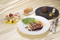 「名探偵コナン・ミステリー・レストラン」のメニュー「デラ・ディーバ・スペシャルコース（肉）」