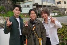 左から眞栄田郷敦、萩原健太郎監督、木戸大聖
