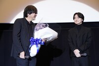 左から細田守監督、神木隆之介