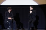 左から細田守監督、神木隆之介