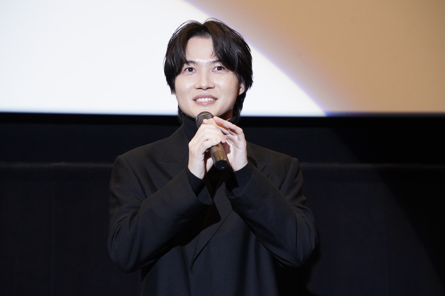 「よろしくお願いしまぁぁぁすっ!!」を披露する前、音量について注意喚起する神木隆之介