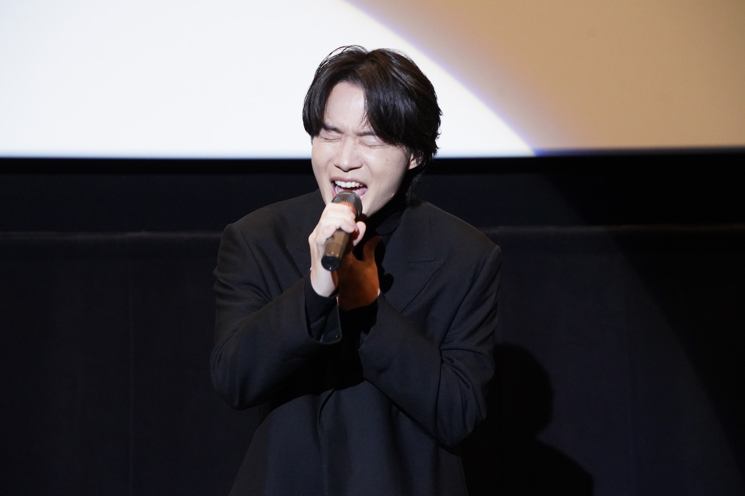 「よろしくお願いしまぁぁぁすっ!!」を披露する神木隆之介