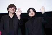 左から細田守監督、神木隆之介