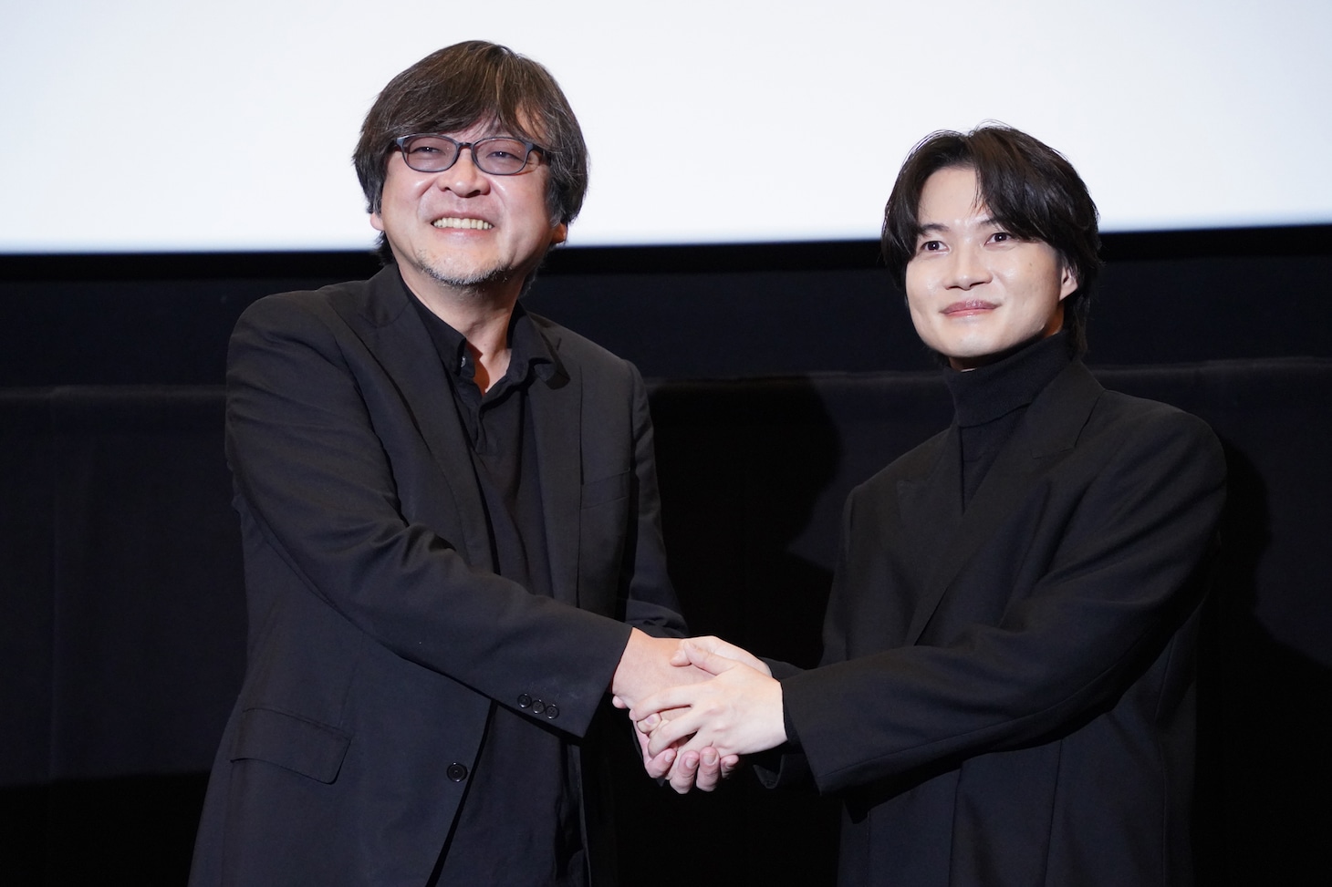 左から細田守監督、神木隆之介