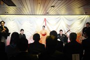 除幕式の前に行われた、東京藝術大学卒業生の演奏家たちによる和楽演奏の様子