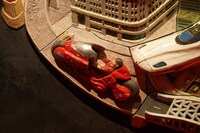 大型パブリックアート「Procession Spin」。左下に位置する「AKIRA」金田のバイク