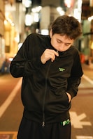 「空腹虫ジャージ」着用イメージ