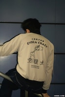 「空腹虫ジャージ」着用イメージ