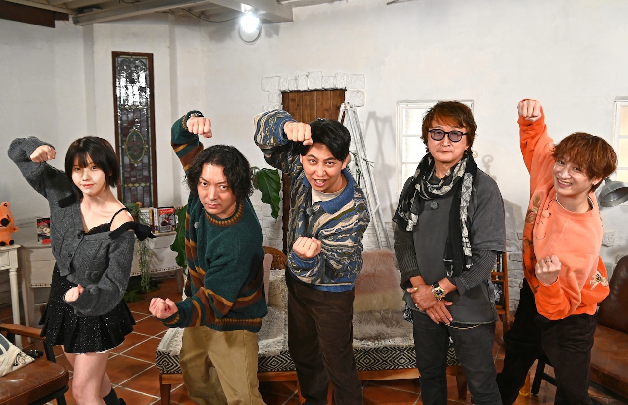 「勝手に！漫画アワードNEO」集合写真。左からえなこ、嶋佐和也、屋敷裕政、板垣恵介、宮田俊哉