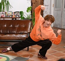 作中のポーズを披露する宮田俊哉（Kis-My-Ft2）