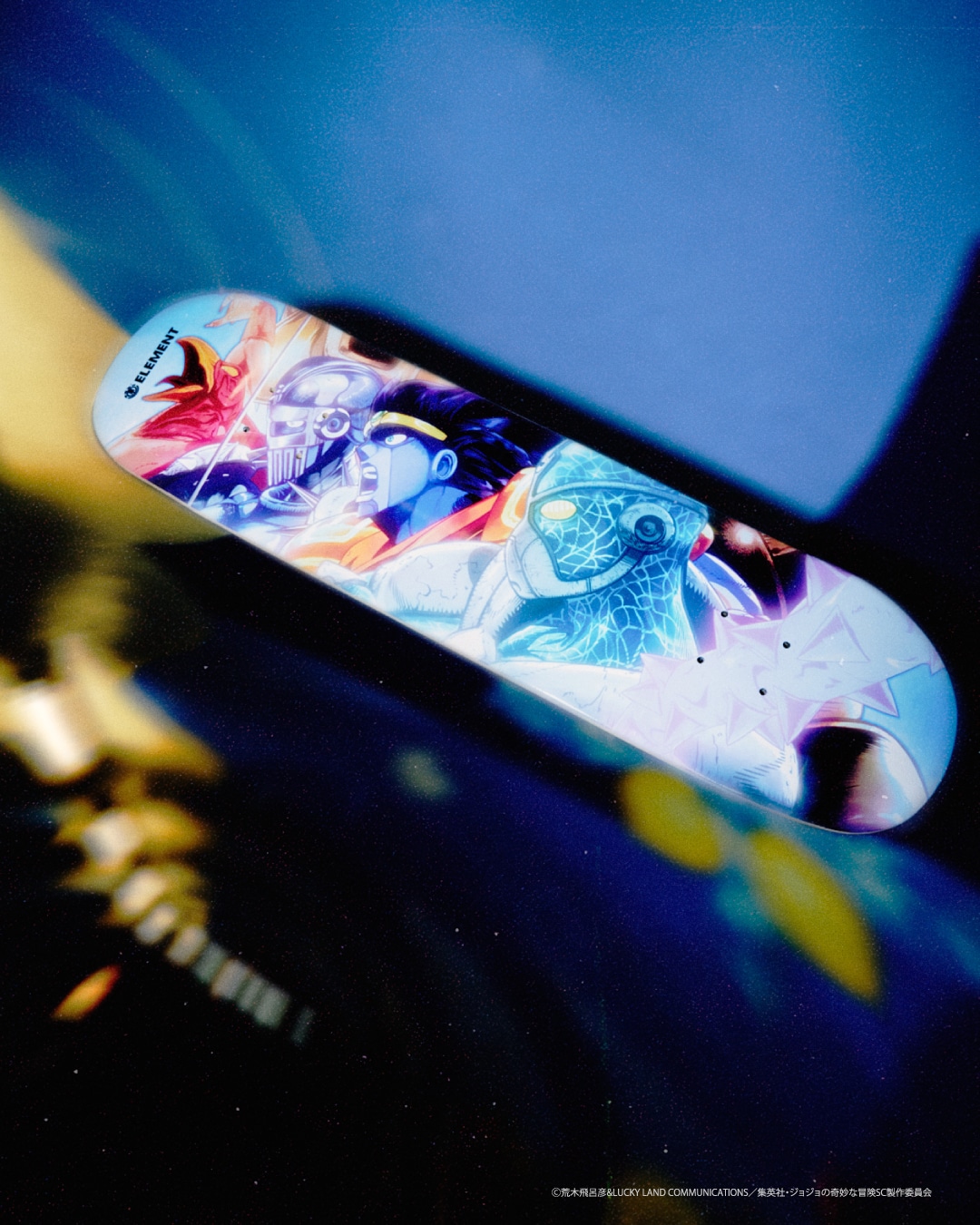 ジョジョの奇妙な冒険 スターダストクルセイダース」と「ELEMENT SKATEBOARDS 」のコラボスケートボードデッキ