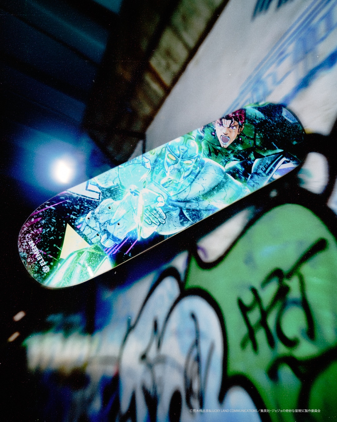 ジョジョの奇妙な冒険 スターダストクルセイダース」と「ELEMENT SKATEBOARDS 」のコラボスケートボードデッキ